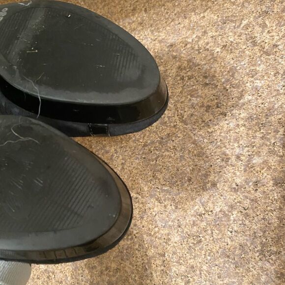 Tahari black wedge shoes size 8 - Picture 8 of 8